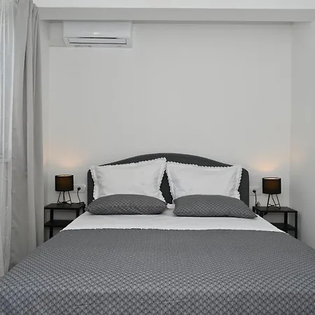 Apartment Relax With Private Hot Tub Split Area Zrnovnica