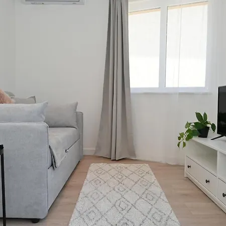 Relax With Private Hot Tub Split Area Apartment *